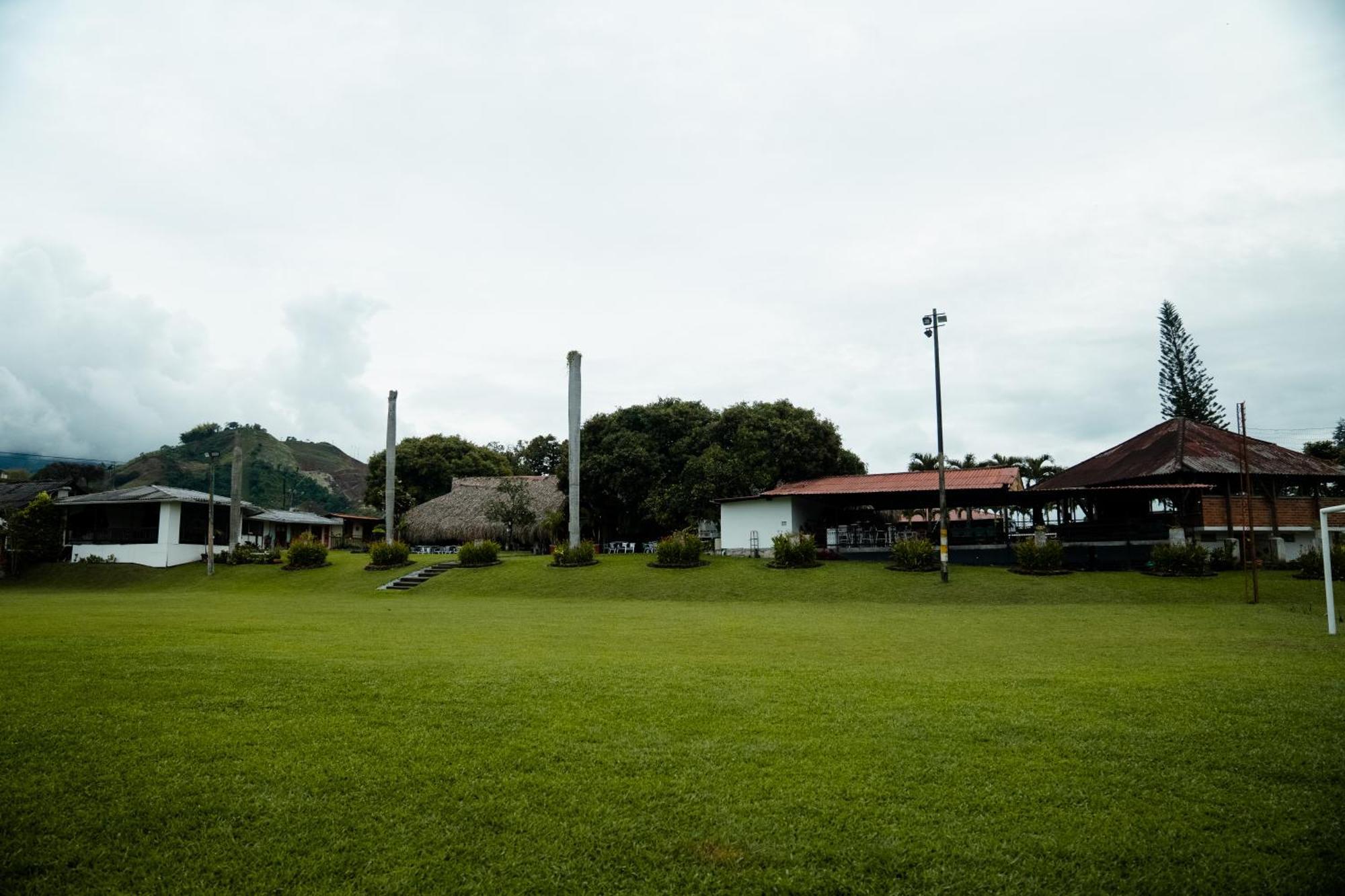 Finca Hotel Yerbabuena Pereira Exterior foto