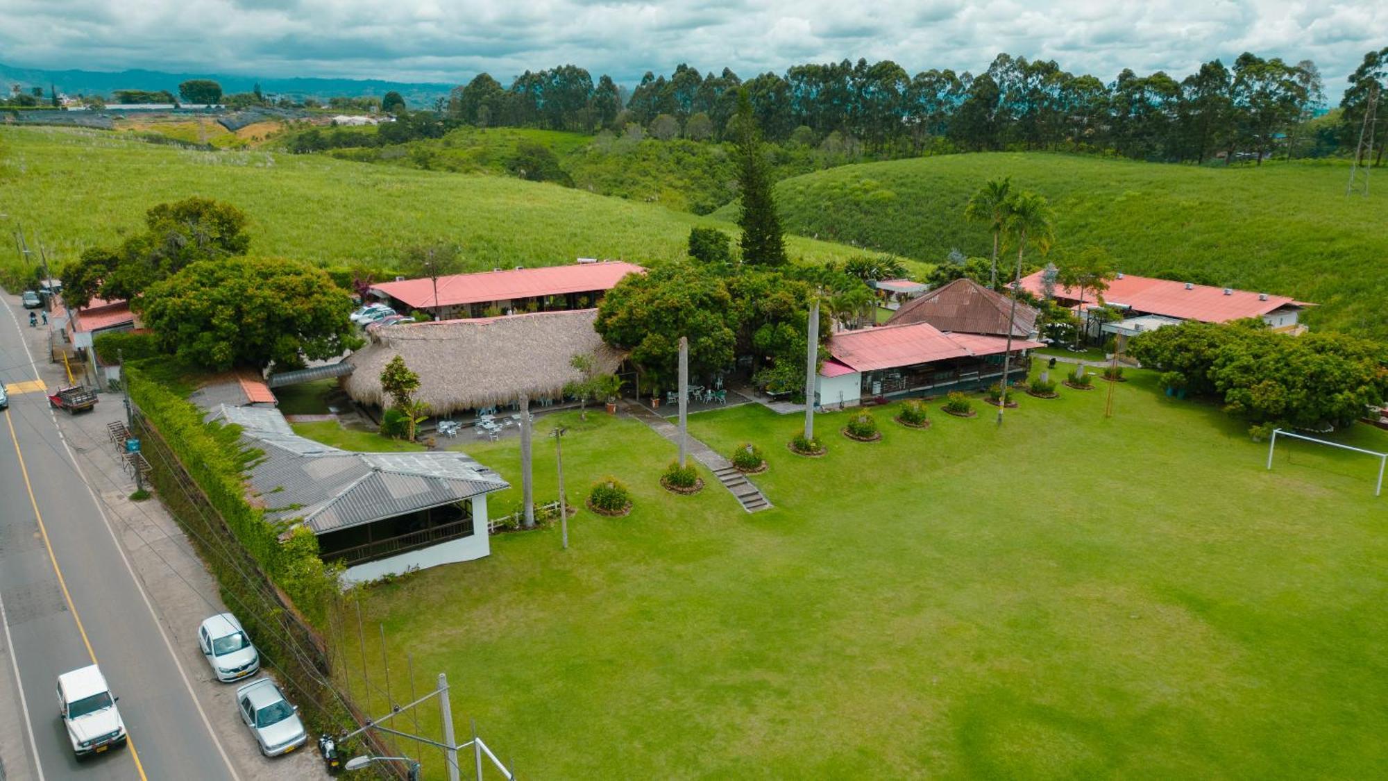 Finca Hotel Yerbabuena Pereira Exterior foto